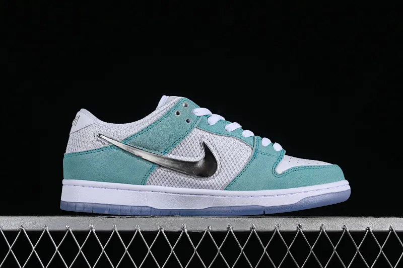 All Categories Nk SB Dunk Series Nk SB Dunk Low Low-top sneakers Pure original April Skateboards x Nk SB Dunk Low joint model Frozen Rose SB smashed backboard fashion casual sneakers FD2562-400